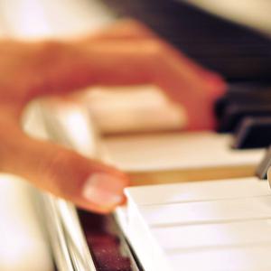 男男调教捆绑鞭打束缚塑身衣
