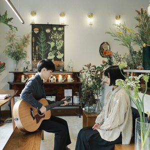 男男调教捆绑鞭打束缚塑身衣
