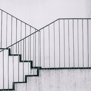 男男调教捆绑鞭打束缚塑身衣
