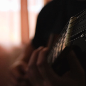 男男调教捆绑鞭打束缚塑身衣
